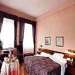 Sirenas Hotel