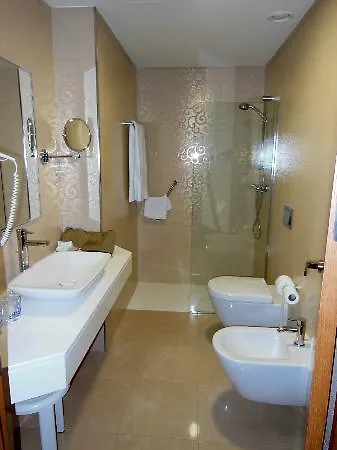拉斯希蕾娜斯酒店 3*