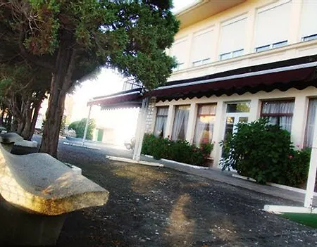 Sirenas Hotel